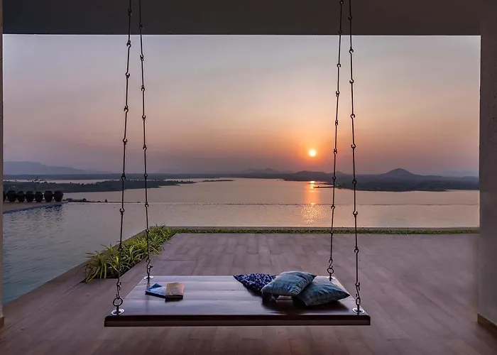 Stayvista At Sunset On The Lake - Infinity Lakeview Swimming Pool With Contemporary Interiors & Lavish Amenities Igatpuri